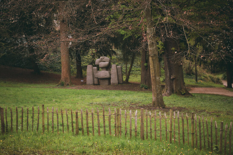 Sculpture Hydra I de François Stahli au parc Paumier à Meudon en 2023